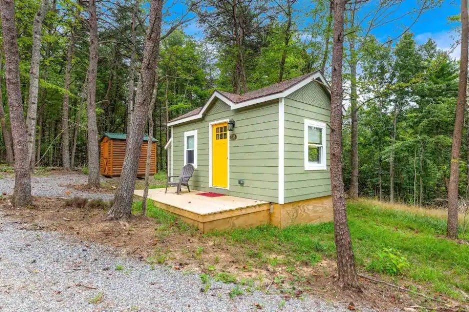 11 Tiny Houses in Virginia You Can Rent on Airbnb in 2021!