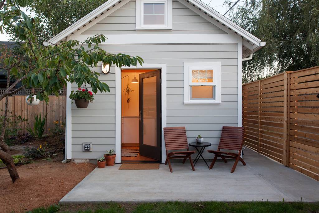 20 Tiny Houses in Oregon For Rent on Airbnb & VRBO!