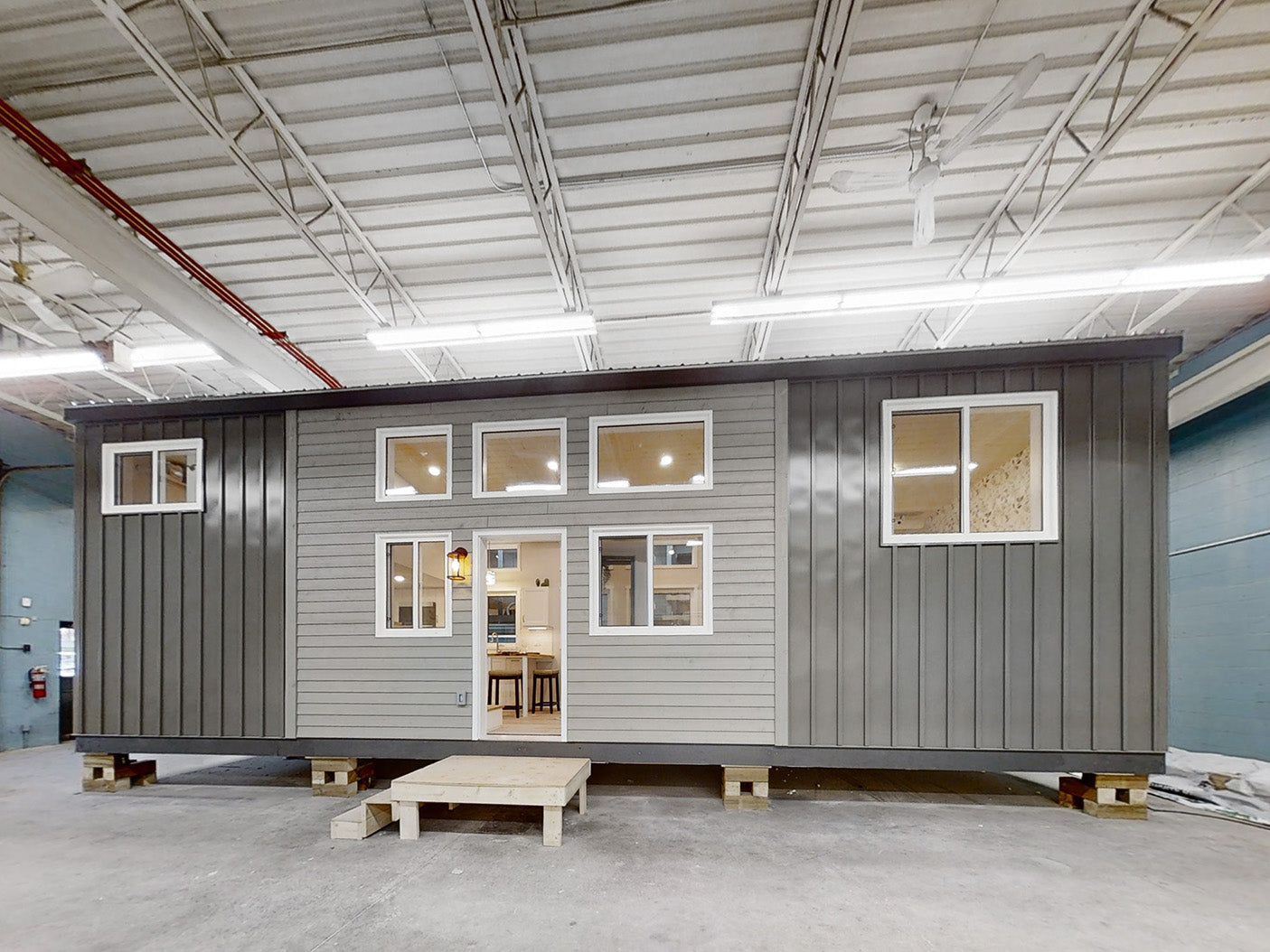 The Stirling—A 398-sqft Ontario Tiny Home Built for Year-Round Comfort 🌿🏡