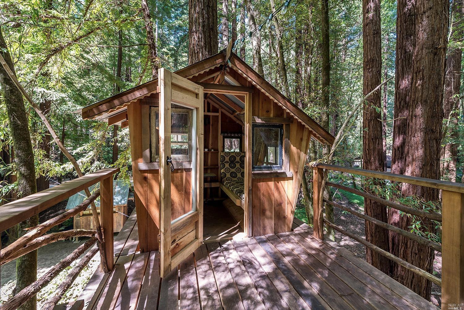 Tiny Redwood Cabin and Treehouse with Ziplines!