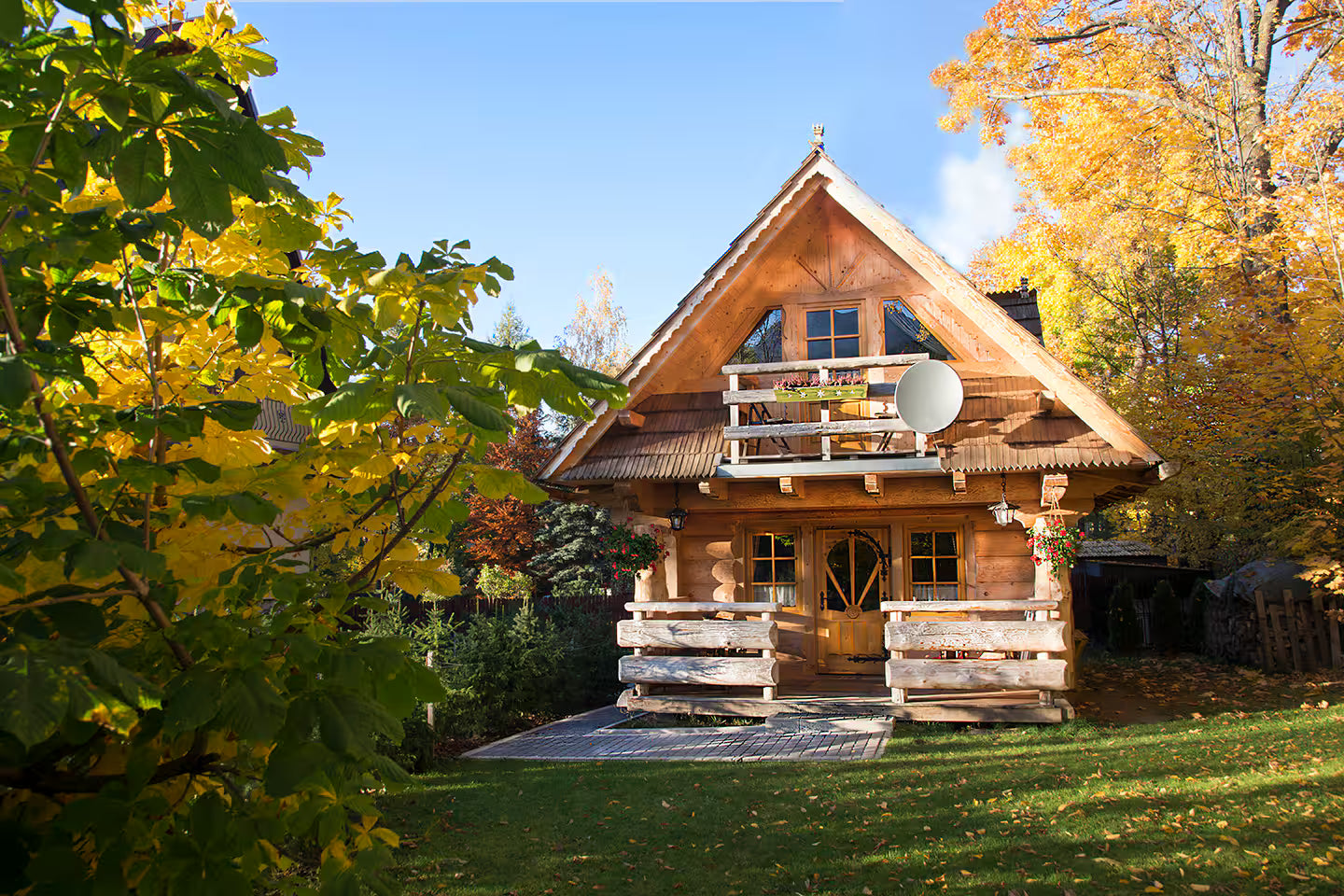Cozy 2-Story Chalet Tiny House with Stunning Tatra Mountain Views