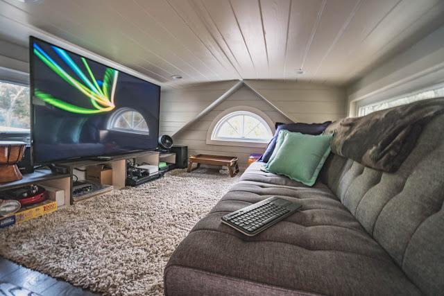 DIY 224-sqft "Little Bitty Tiny House"